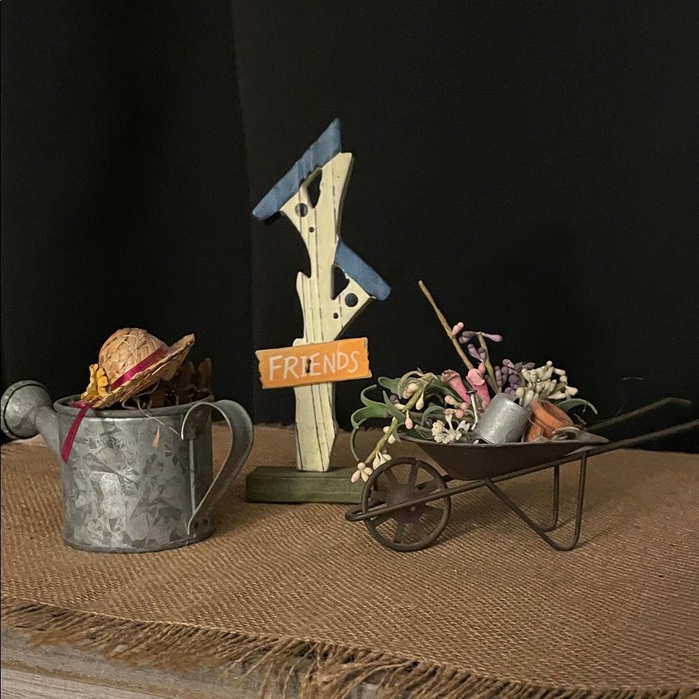 Decorative Shelf Accents